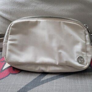 Lululemon Everywhere Crossbody Belt Bag White Opal